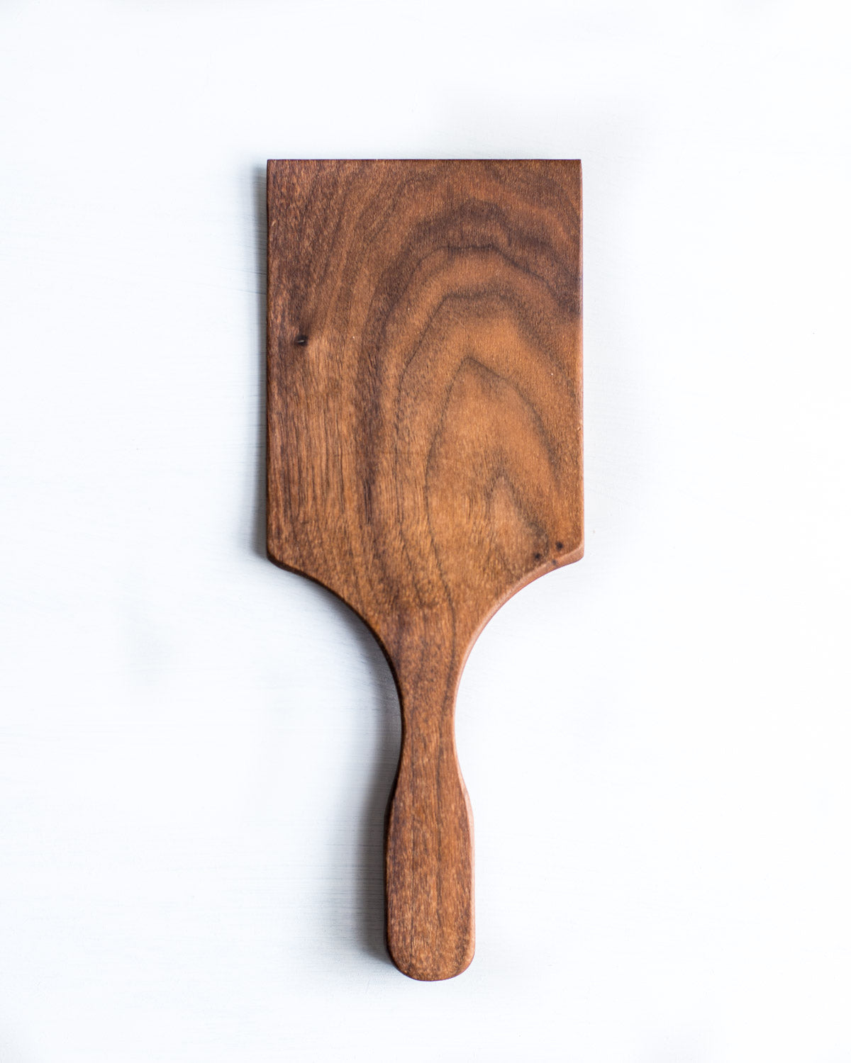 The flat, thin edge and the slight curve of this wooden cookie spatula are specifically made to help you take your cookies from the oven to your cooling rack.