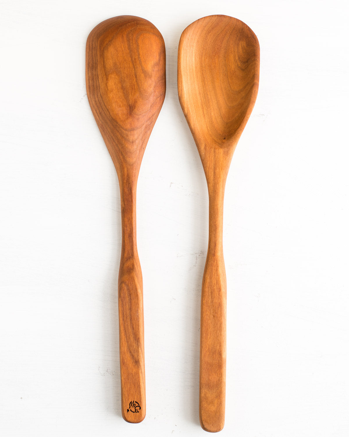 This wooden spoon is sure to take on any stirring or serving task for your favorite sauces and stews and prove itself to be a dependable part your kitchen.